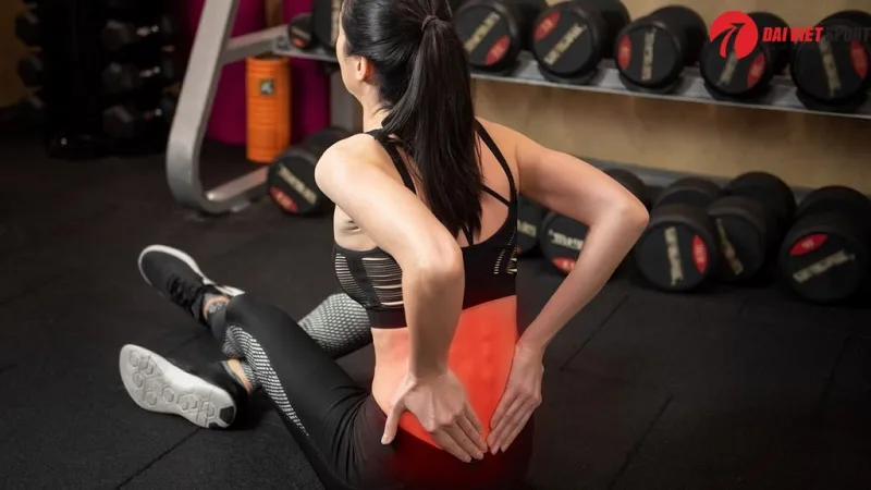 Tại sao tập squat bị đau lưng dưới?