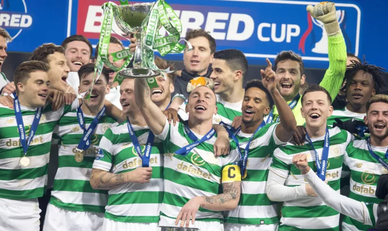 Al Ahly dẫn đầu nhóm những CLB nhiều danh hiệu nhất thế giới, trong khi Celtic, Rangers, Nacional, Peñarol, Real Madrid và Barcelona cũng sở hữu phòng truyền thống cực kỳ đồ sộ.