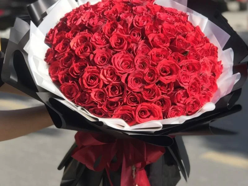 hoa hong do co y nghia gi bieu tuong cuatinh yeu va thuy chung